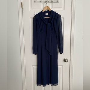 Long maxi romantic buttoned dress with ribbon collar